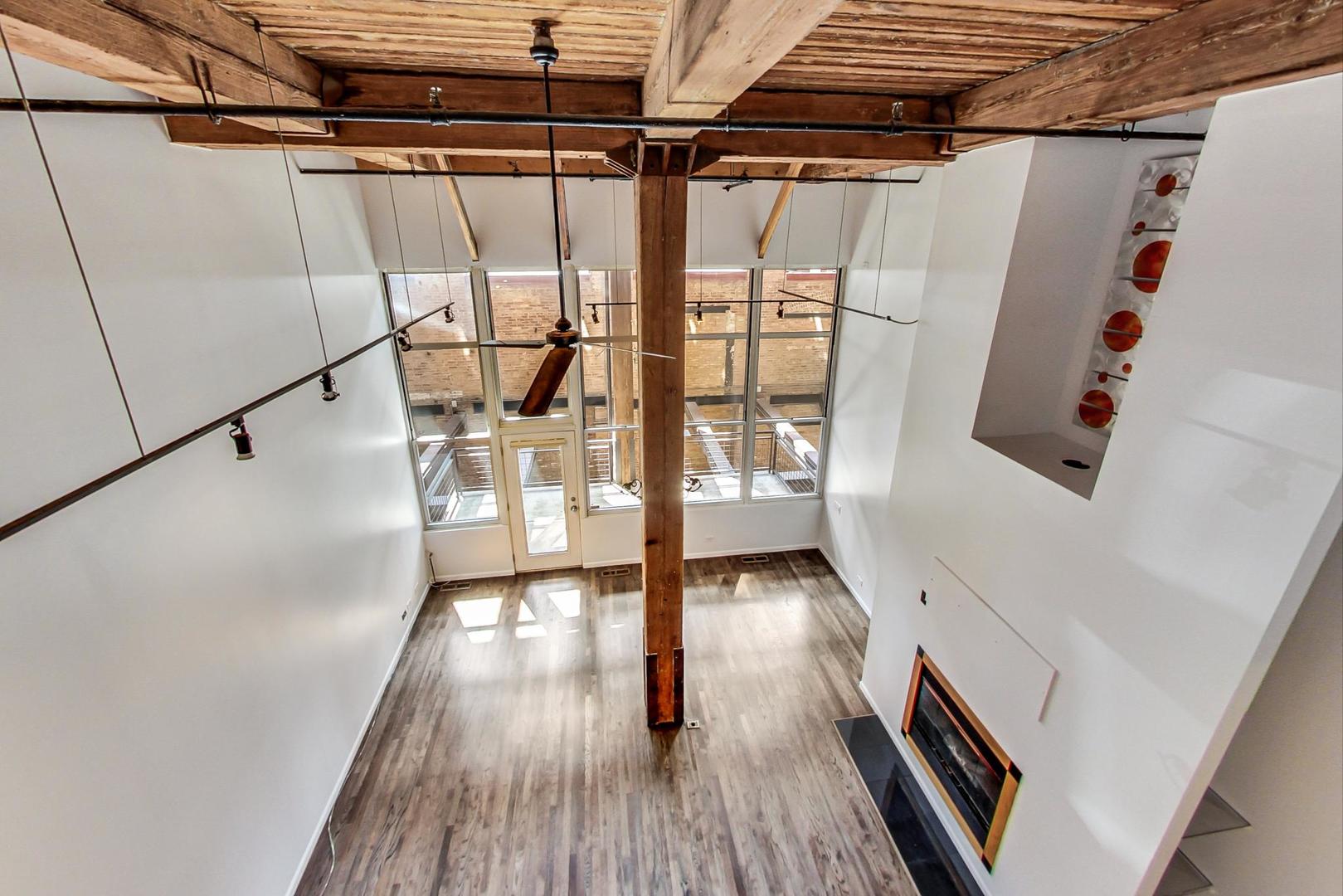 1000 West Washington Boulevard, Unit 130 Chicago, IL 60607 - Photo 22 of 47 a view of entryway with wooden floor