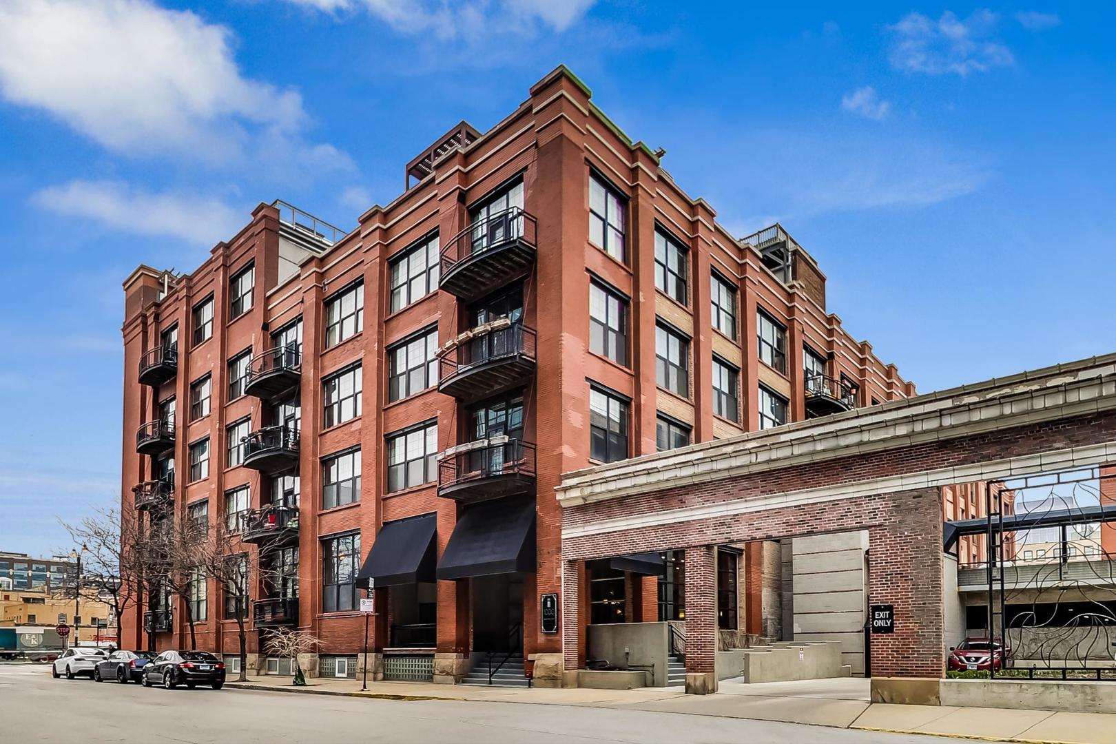 1000 West Washington Boulevard, Unit 130 Chicago, IL 60607 - Photo 3 of 47 front view of a building