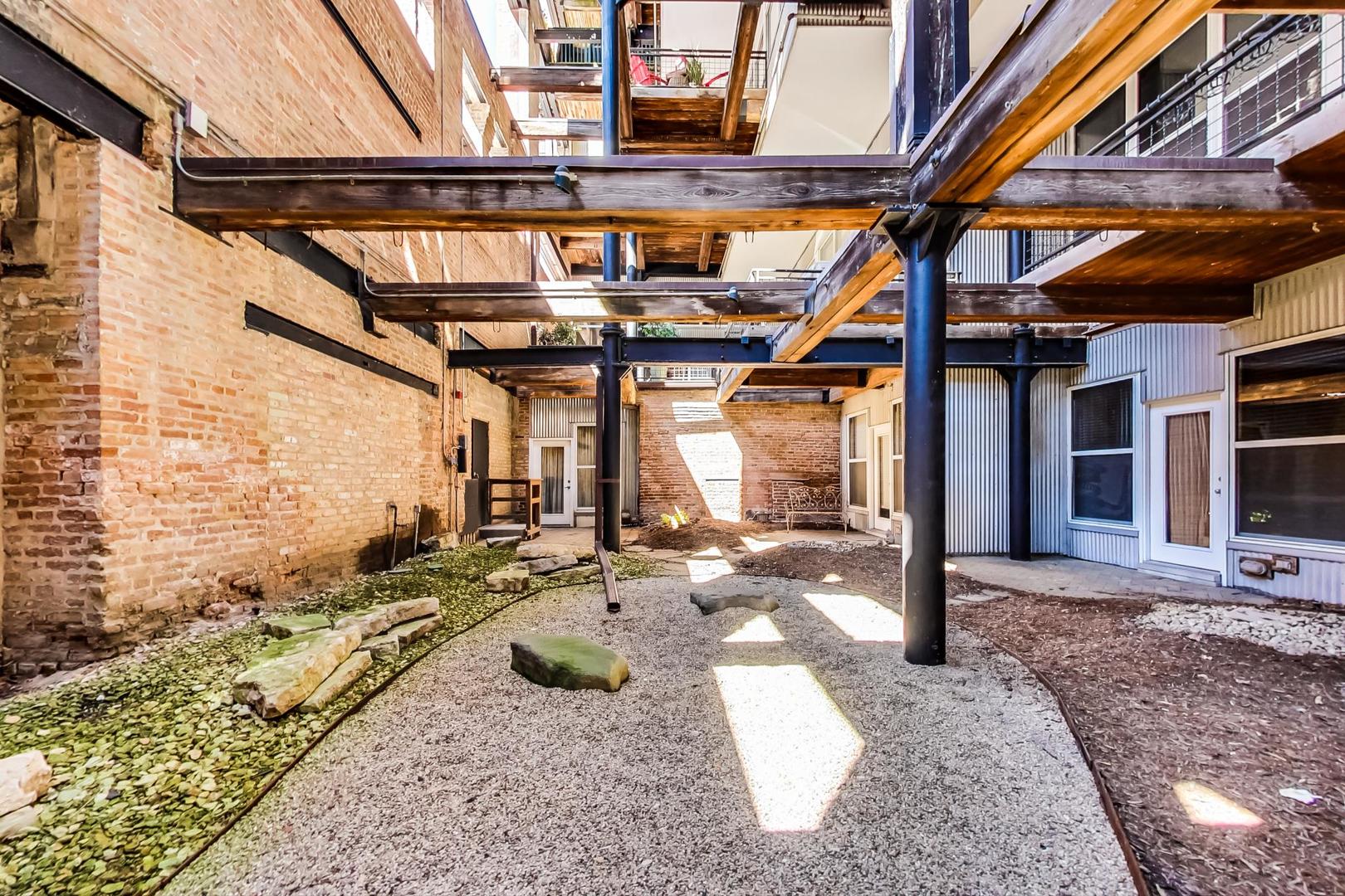 1000 West Washington Boulevard, Unit 130 Chicago, IL 60607 - Photo 40 of 47 a view of a porch with furniture
