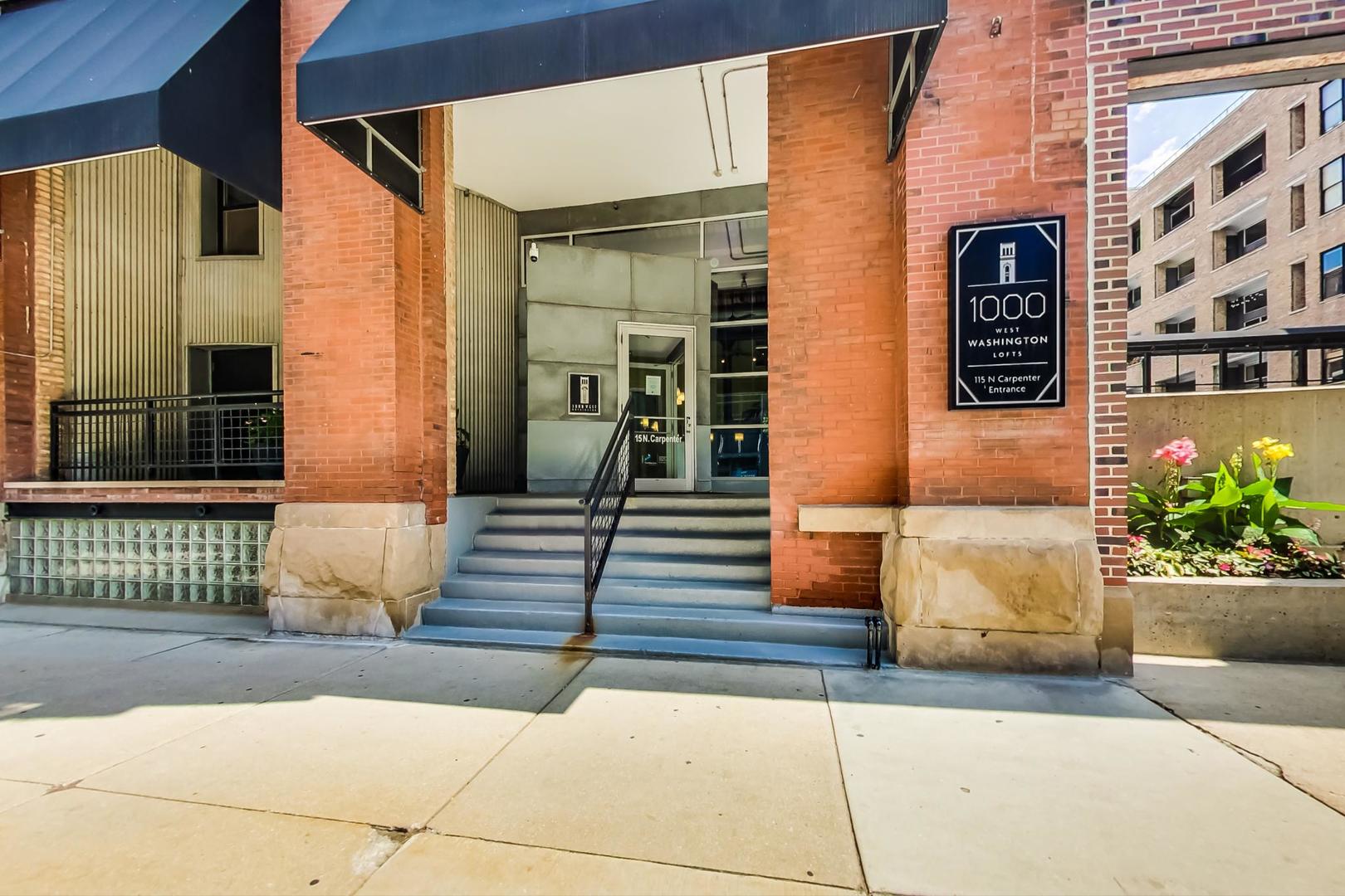 1000 West Washington Boulevard, Unit 130 Chicago, IL 60607 - Photo 4 of 47 a front view of a house