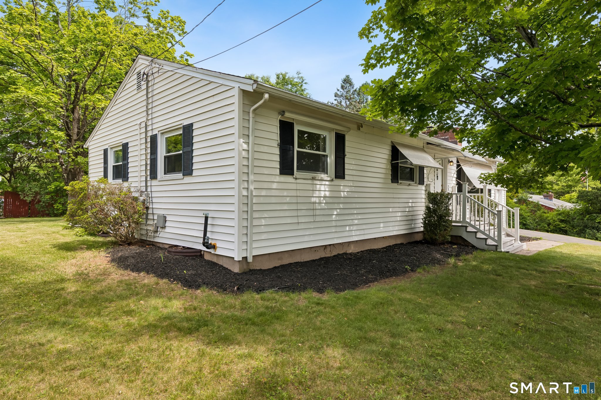 29 Collier Circle Hamden, CT 06518 - Photo 3 of 32