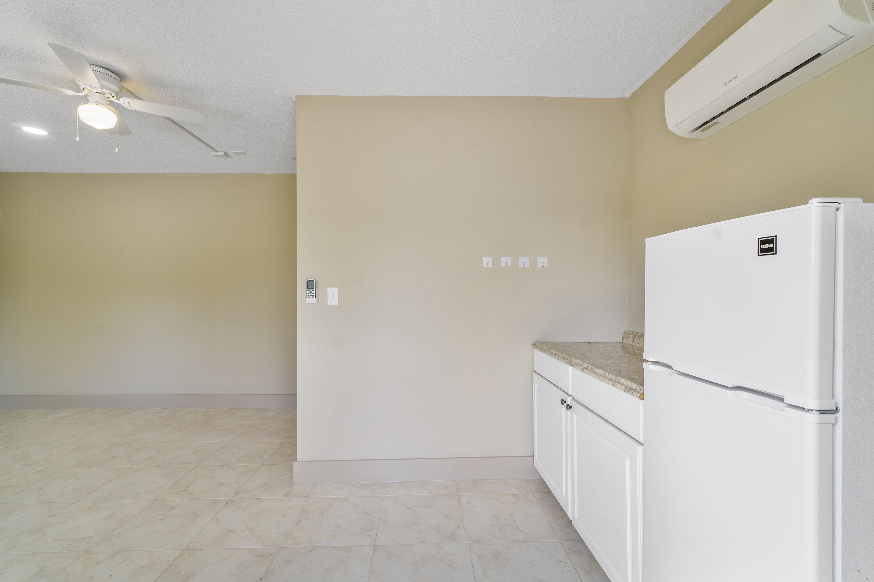 5199 1st Road Lake Worth, FL 33467 - Photo 34 of 35 Kitchenette