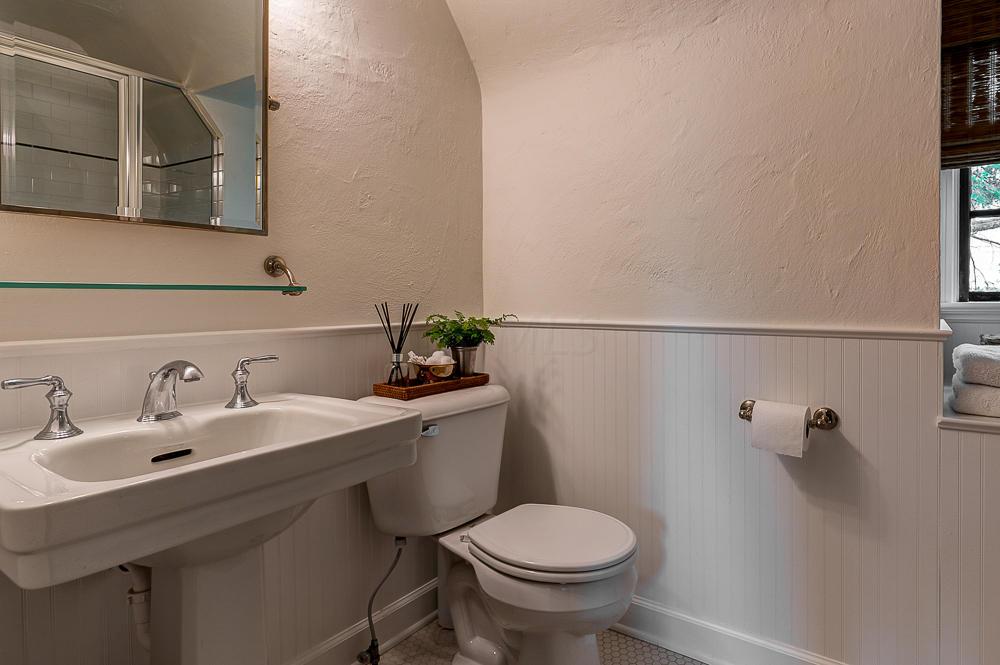 102 Ashbourne Road Columbus, OH 43209 - Photo 32 of 56