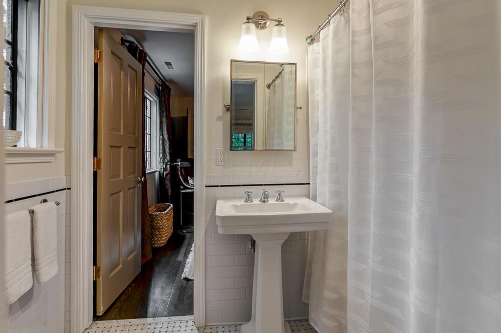 102 Ashbourne Road Columbus, OH 43209 - Photo 37 of 56