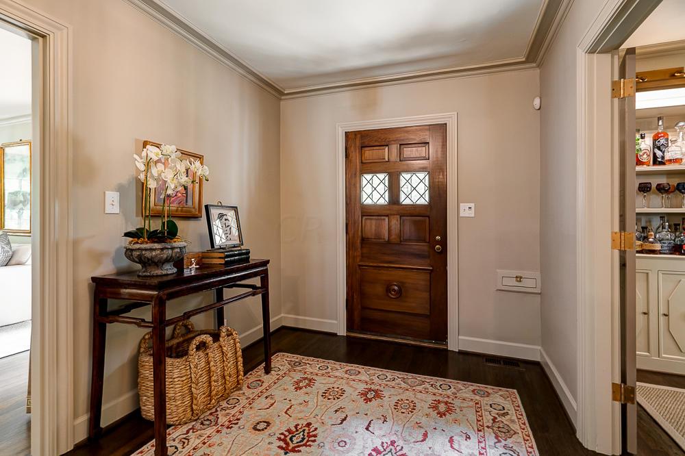 102 Ashbourne Road Columbus, OH 43209 - Photo 4 of 56