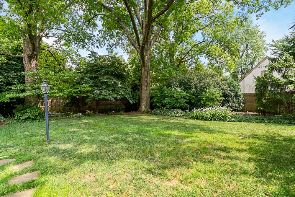 102 Ashbourne Road Columbus, OH 43209 - Photo 47 of 56