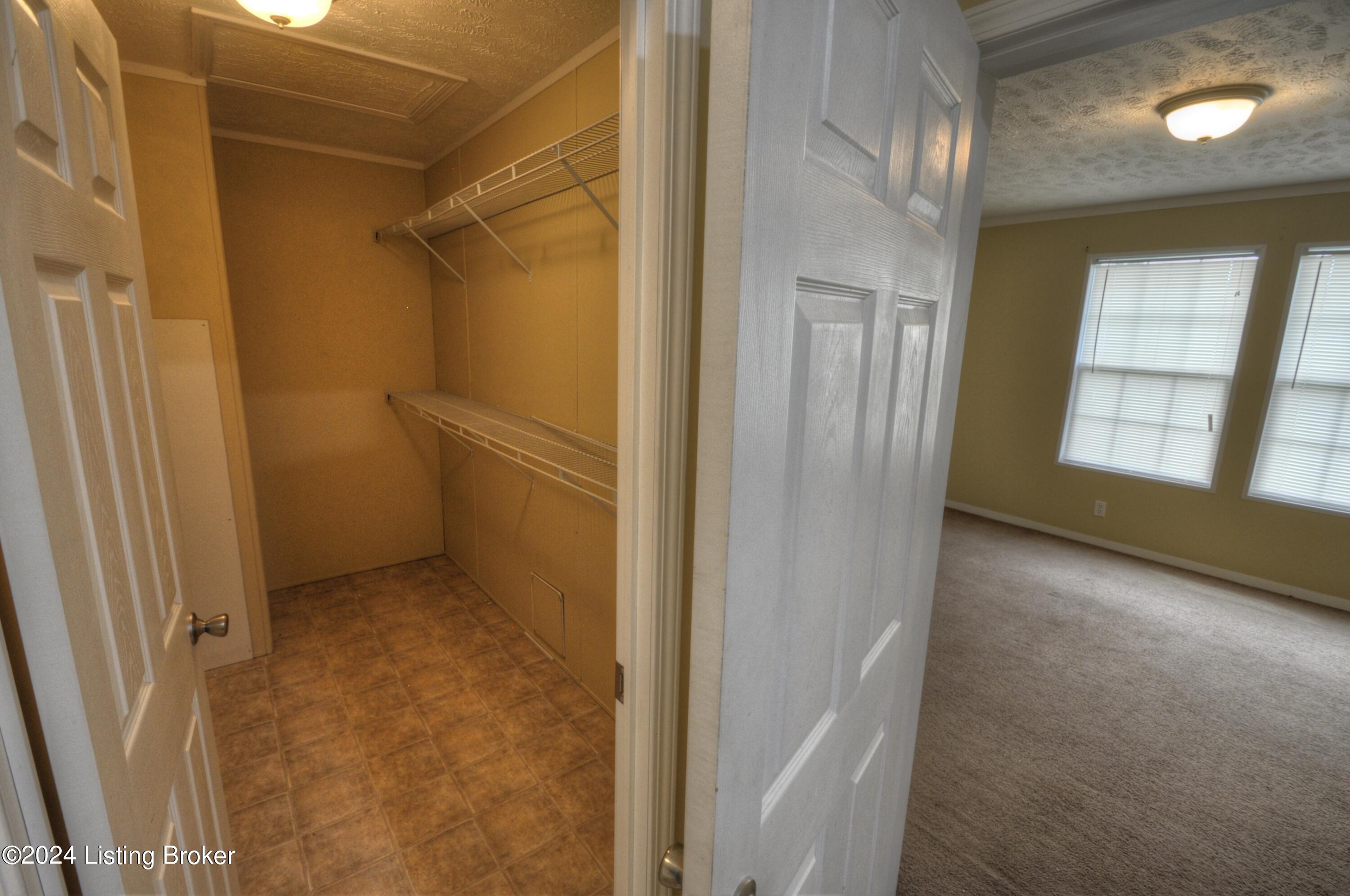 6111 Pendleton Road Louisville, KY 40272 - Photo 13 of 26 _DSC0064_5_6
