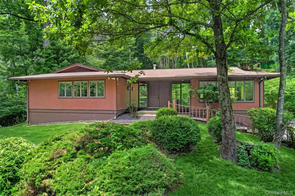 $1,165,000 | 9 Tamarack Lane, Pomona, NY 10970