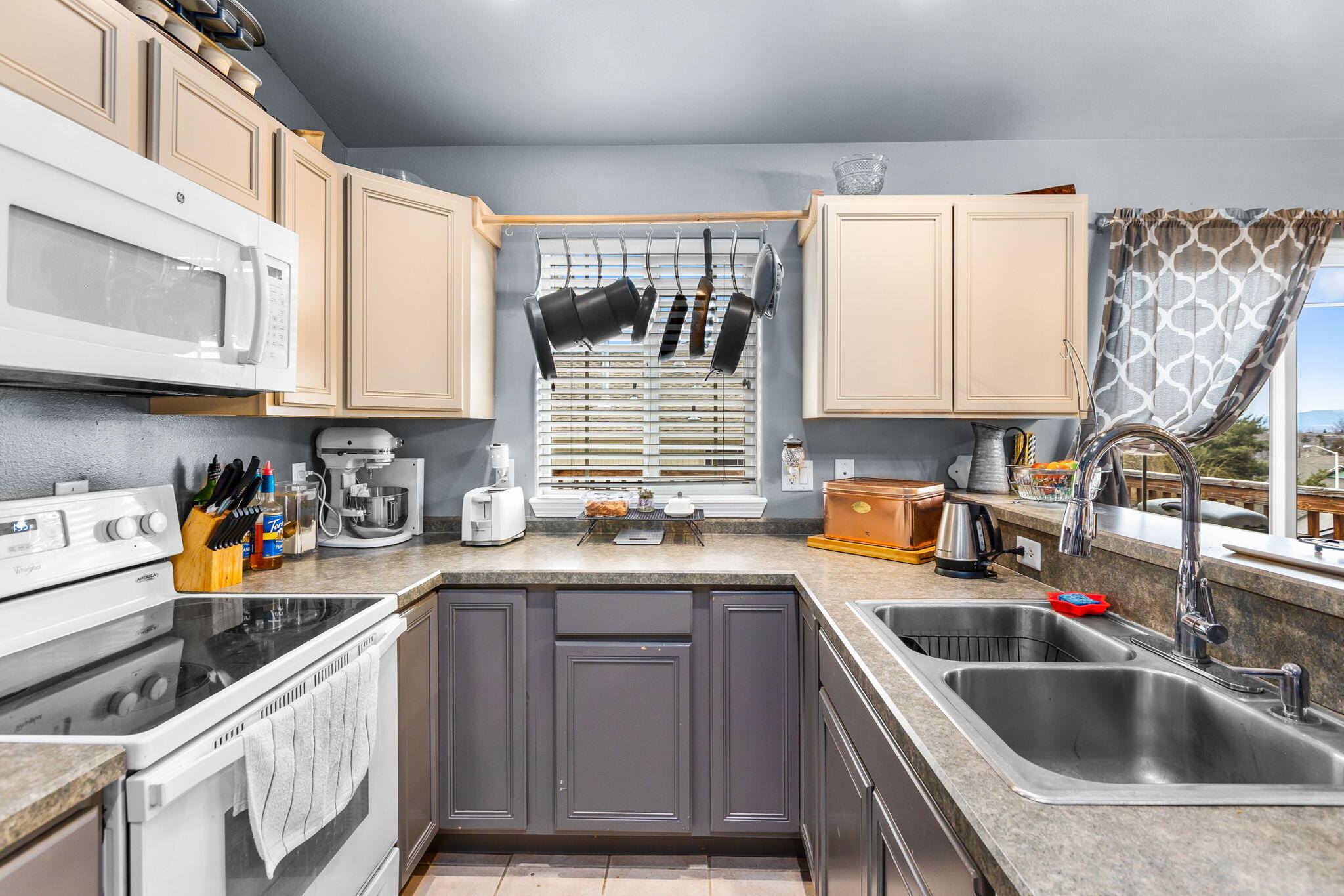 2108 Southwest 36th Street Redmond, OR 97756 - Photo 7 of 25 2022_03_17_2108_sw_36th_st_rdm-8