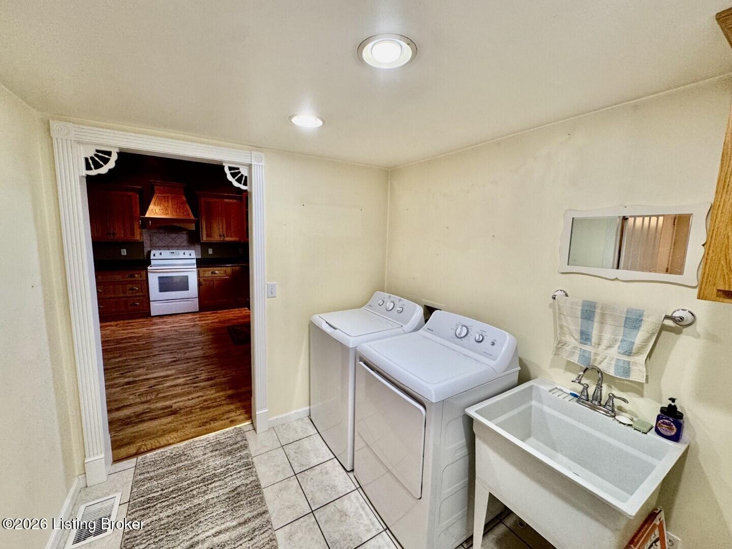 660 Penick Road Lebanon, KY 40033 - Photo 15 of 30 015_Laundry
