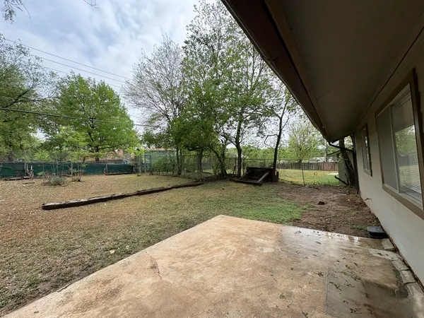$1,995 | 2524 Chaparral Trail, Austin, TX 78744
