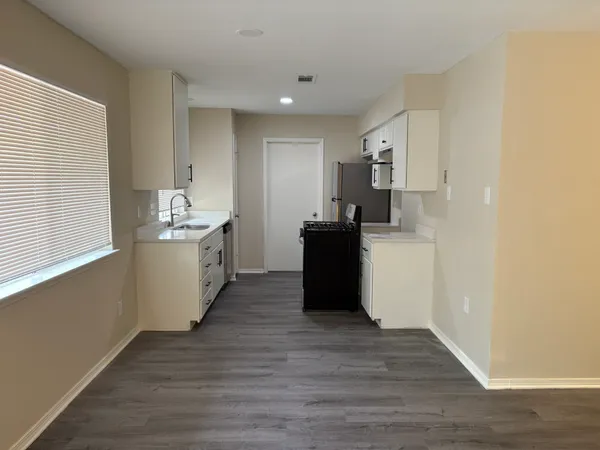 $1,995 | 2524 Chaparral Trail, Austin, TX 78744