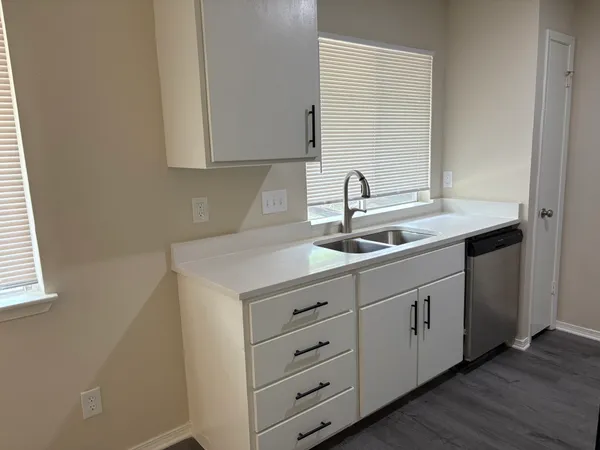 $1,995 | 2524 Chaparral Trail, Austin, TX 78744