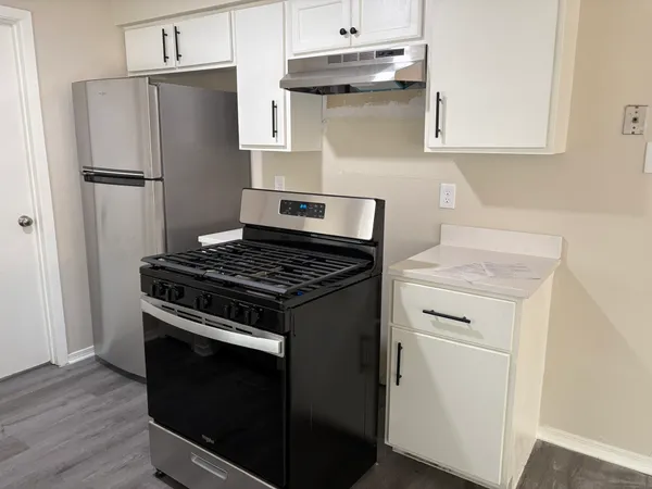 $1,995 | 2524 Chaparral Trail, Austin, TX 78744