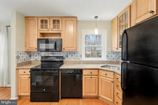 $2,700 | 3274 Applegate Court, Annandale, VA 22003