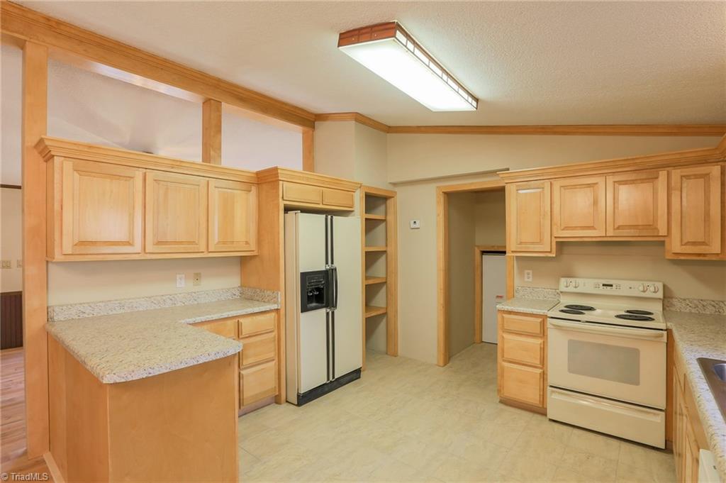 616 Kindley Road Thomasville, NC 27360 - Photo 11 of 30 Gallery Image 11