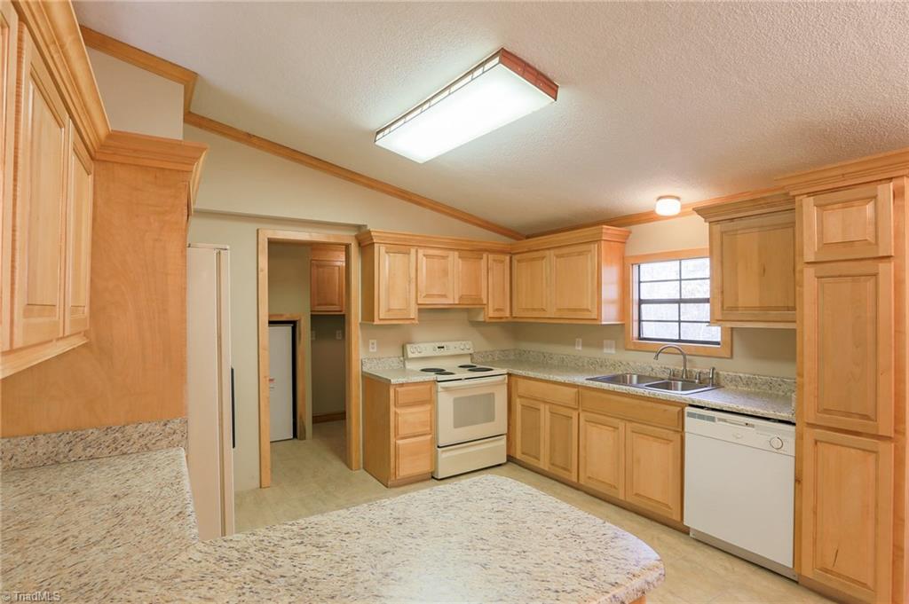616 Kindley Road Thomasville, NC 27360 - Photo 10 of 30 Gallery Image 10