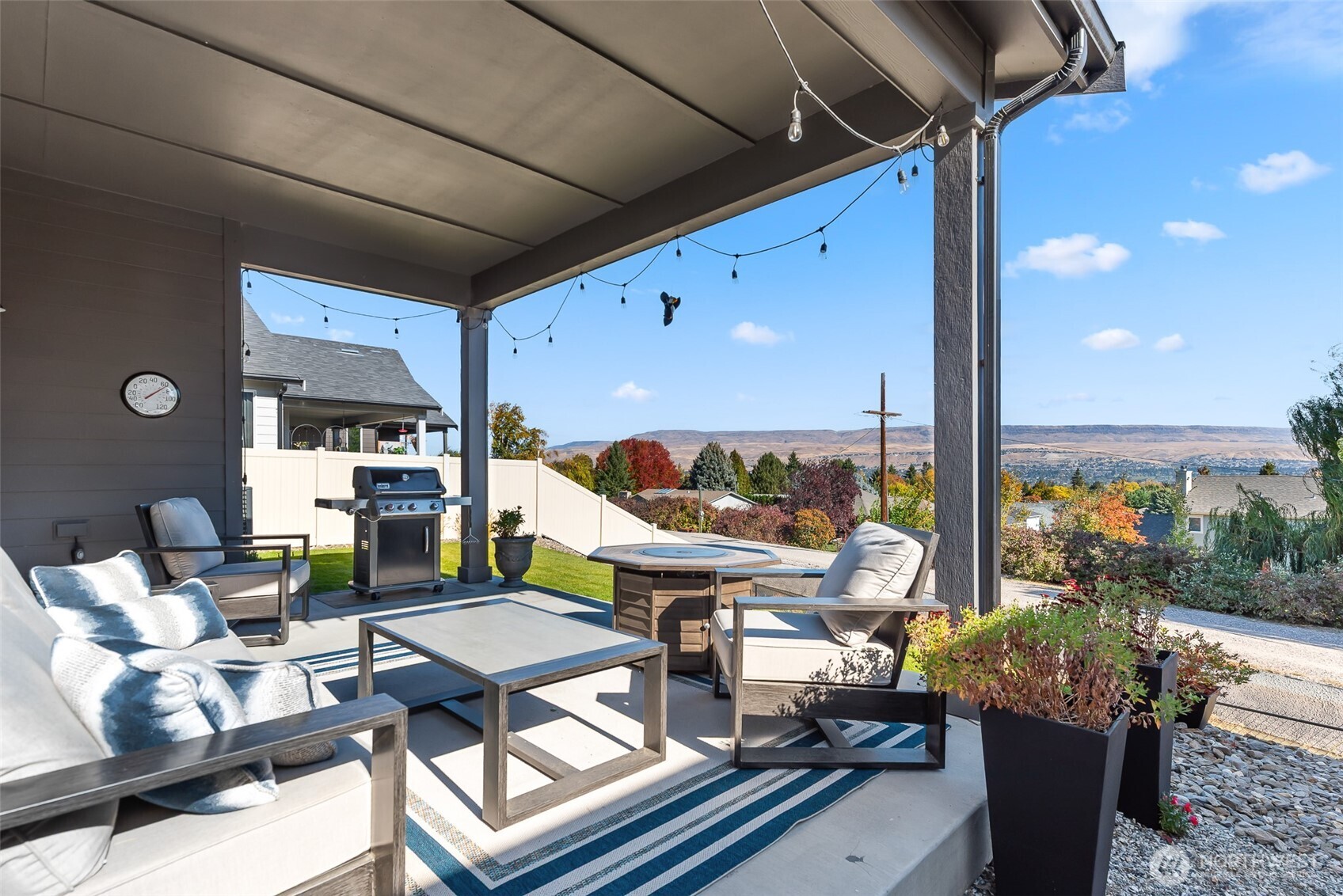 143 Sienna Road Wenatchee, WA 98801 - Photo 37 of 40 a roof deck with table and chairs