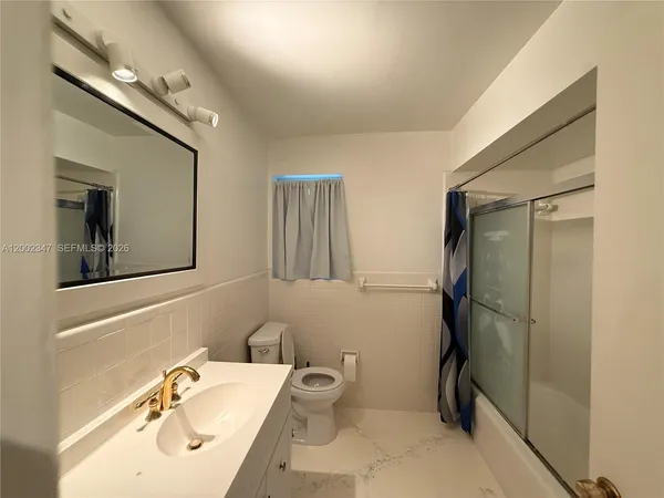 $1,950 | 1104 North 17th Court, Unit 107, Hollywood, FL 33020