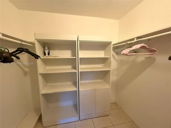 $1,950 | 1104 North 17th Court, Unit 107, Hollywood, FL 33020