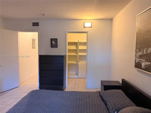 $1,950 | 1104 North 17th Court, Unit 107, Hollywood, FL 33020