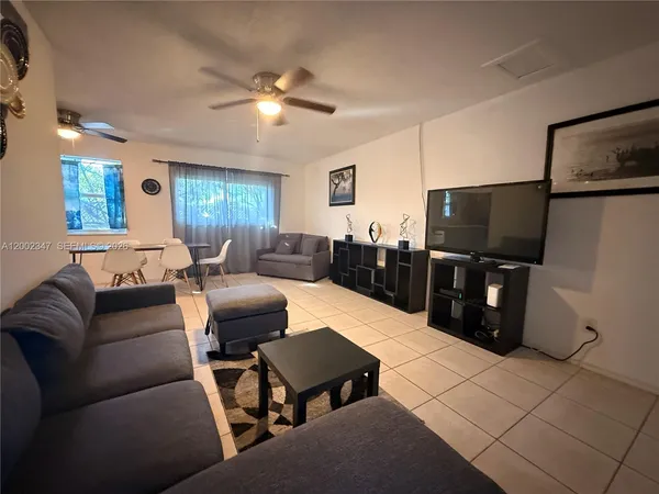 $1,950 | 1104 North 17th Court, Unit 107, Hollywood, FL 33020