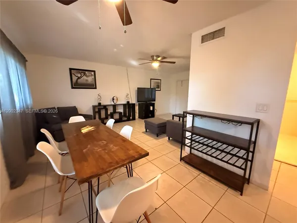 $1,950 | 1104 North 17th Court, Unit 107, Hollywood, FL 33020