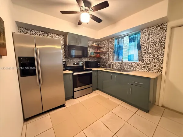 $1,950 | 1104 North 17th Court, Unit 107, Hollywood, FL 33020