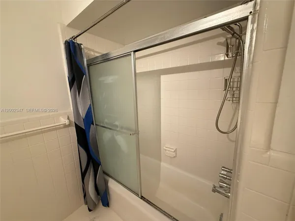 $1,950 | 1104 North 17th Court, Unit 107, Hollywood, FL 33020