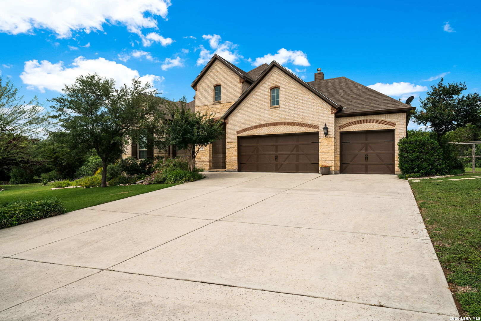 13207 Trotting Path Helotes, TX 78023 - Photo 2 of 39