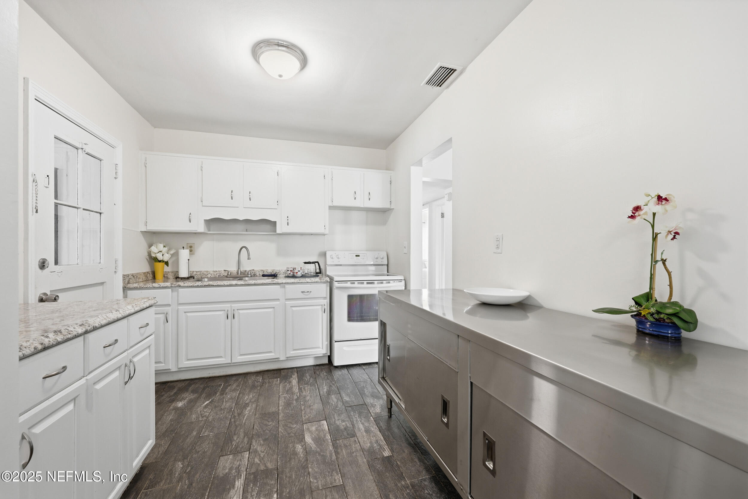 2947 Kline Road Jacksonville, FL 32246 - Photo 8 of 29 a kitchen with a white cabinets and white appliances