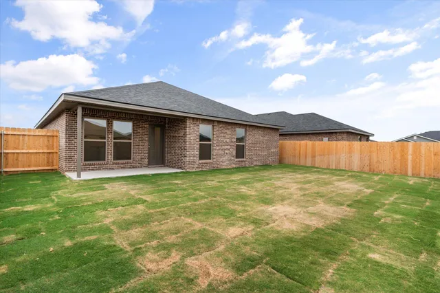 a view of a house with a backyard