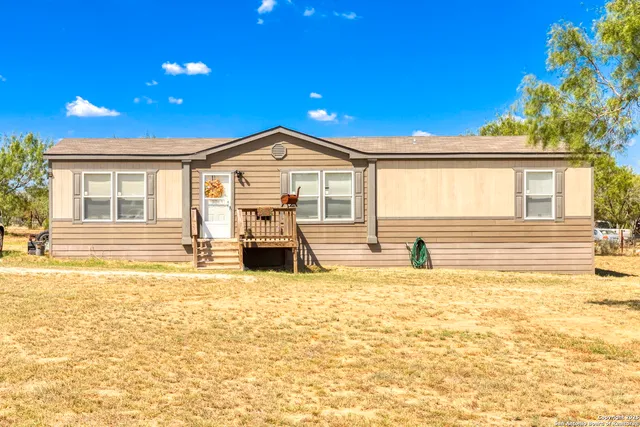 $220,000 | 106 County Road 2662, Devine, TX 78016