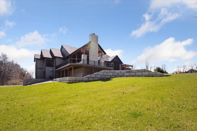 $2,300,000 | 32170 Bent Oak Trail, Niles, MI 49120