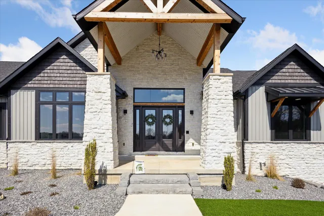 $2,300,000 | 32170 Bent Oak Trail, Niles, MI 49120