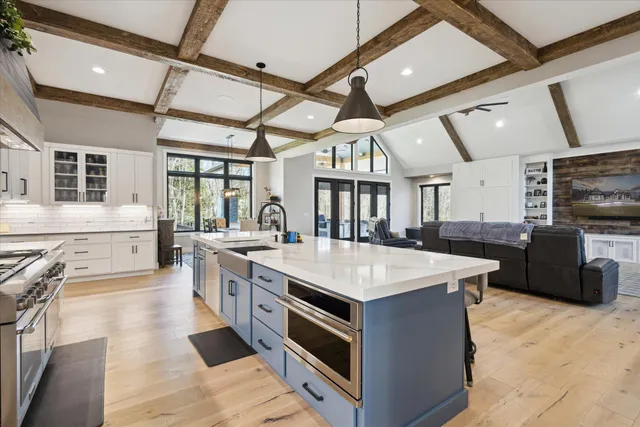 $2,300,000 | 32170 Bent Oak Trail, Niles, MI 49120