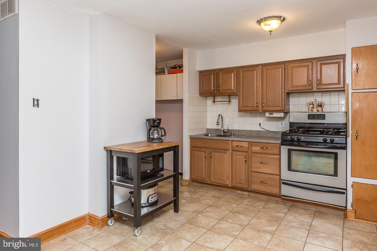 12154 Rambler Road Philadelphia, PA 19154 - Photo 9 of 27