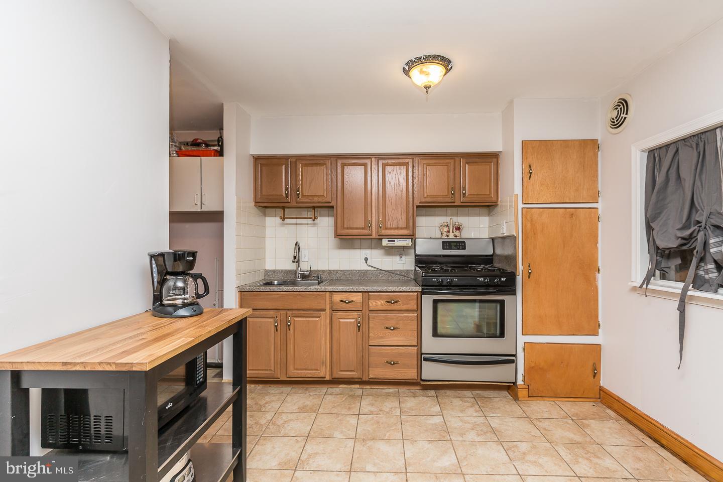 12154 Rambler Road Philadelphia, PA 19154 - Photo 10 of 27
