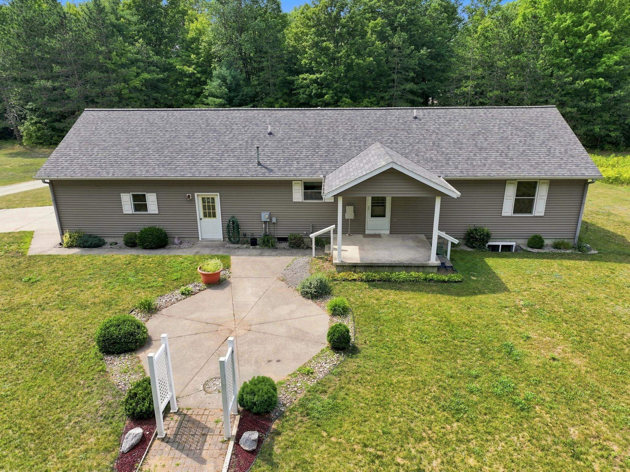 275 South 35 Road Cadillac, MI 49601 - Photo 31 of 47 1949376-2d0d1000-ef5e-405f-b68b-2af40637d67a.JPG