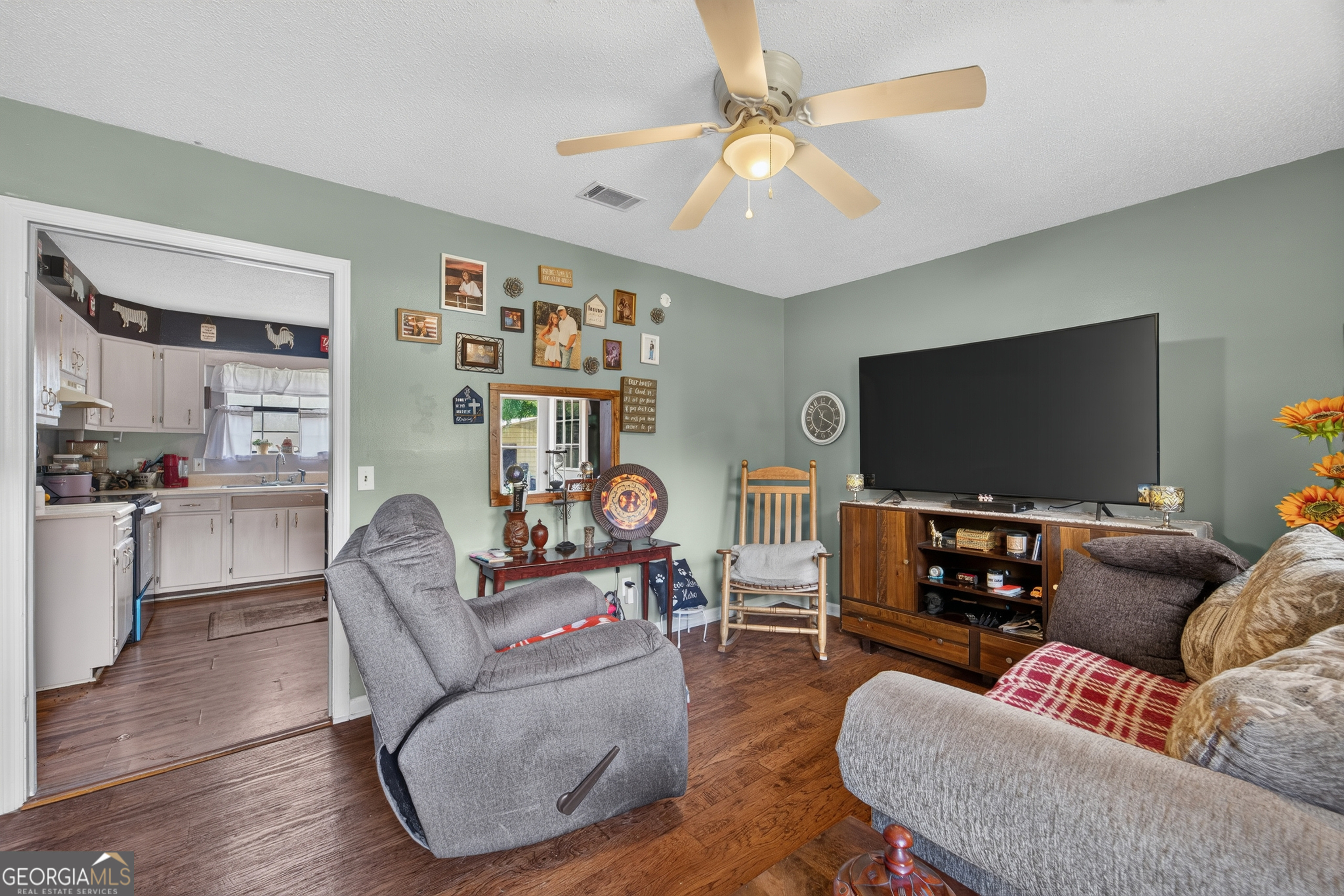 137 Timber Lane Waycross, GA 31503 - Photo 2 of 25