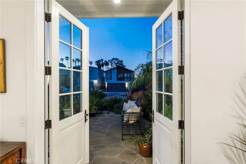 $5,195,000 | 320 Heliotrope Avenue, Corona del Mar, CA 92625