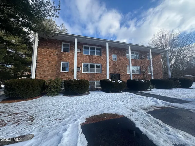 $1,500 | 11-21 Ashdown Road, Unit 15C, Clifton Park, NY 12019