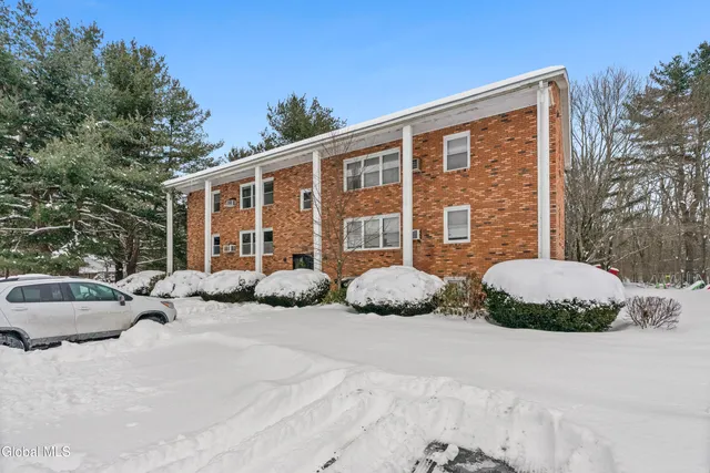 $1,500 | 11-21 Ashdown Road, Unit 15C, Clifton Park, NY 12019
