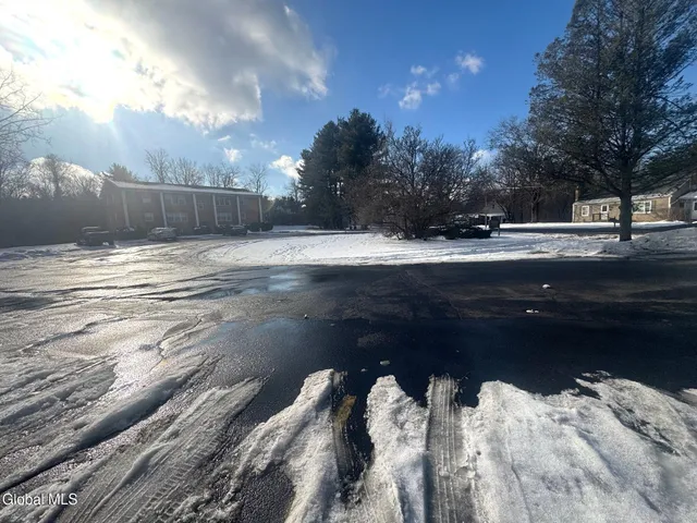 $1,500 | 11-21 Ashdown Road, Unit 15C, Clifton Park, NY 12019