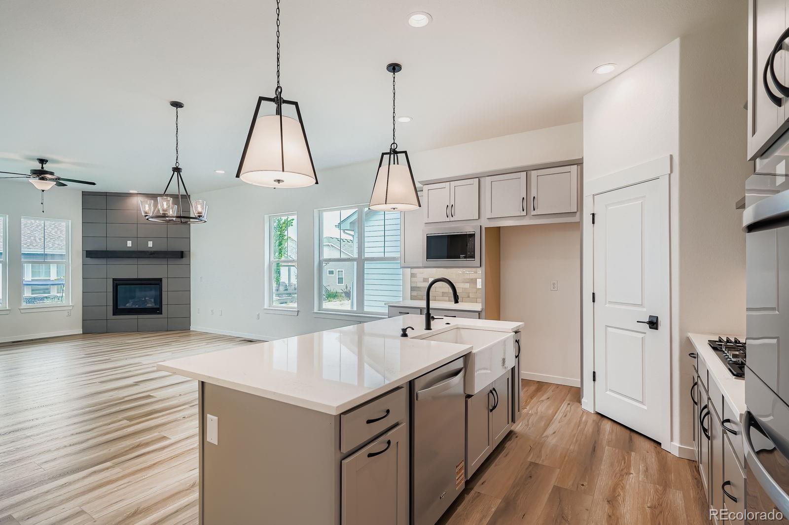 8925 South Riviera Way Aurora, CO 80016 - Photo 11 of 28