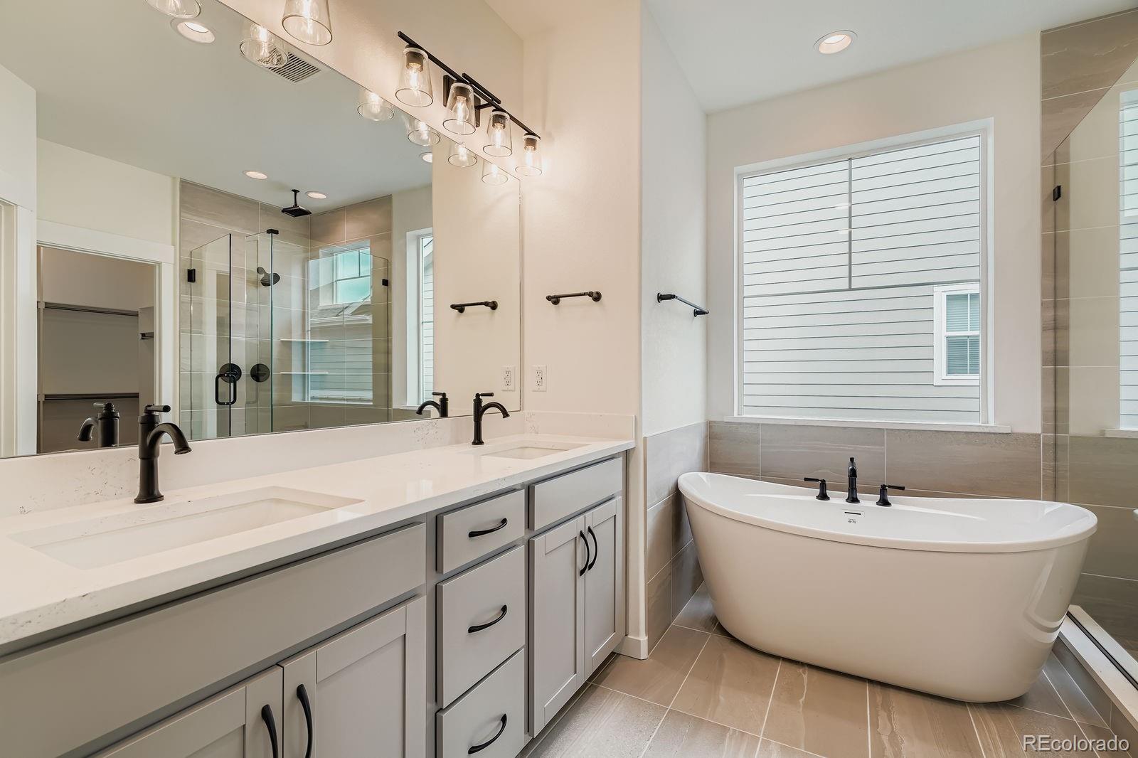 8925 South Riviera Way Aurora, CO 80016 - Photo 15 of 28