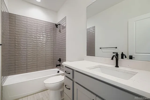 $831,000 | 8925 South Riviera Way, Aurora, CO 80016