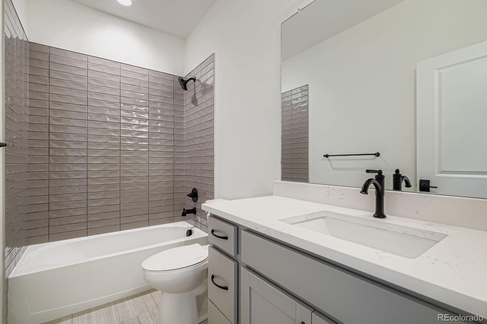 8925 South Riviera Way Aurora, CO 80016 - Photo 20 of 28