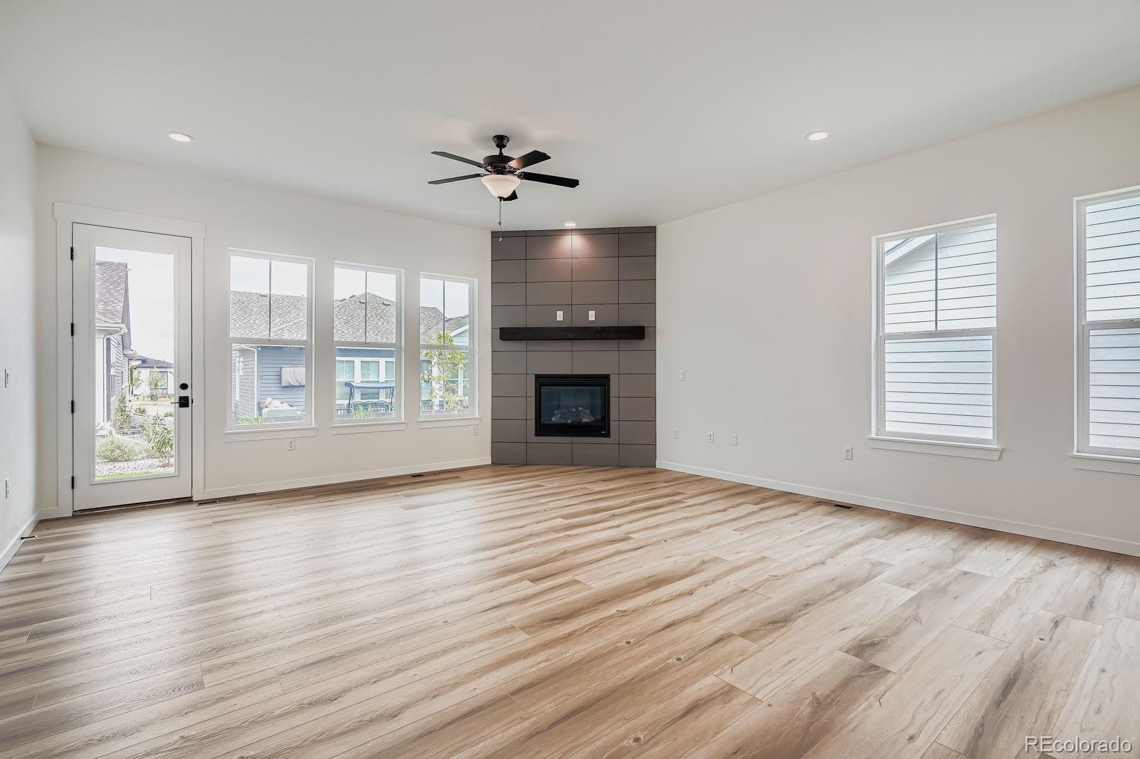 8925 South Riviera Way Aurora, CO 80016 - Photo 4 of 28