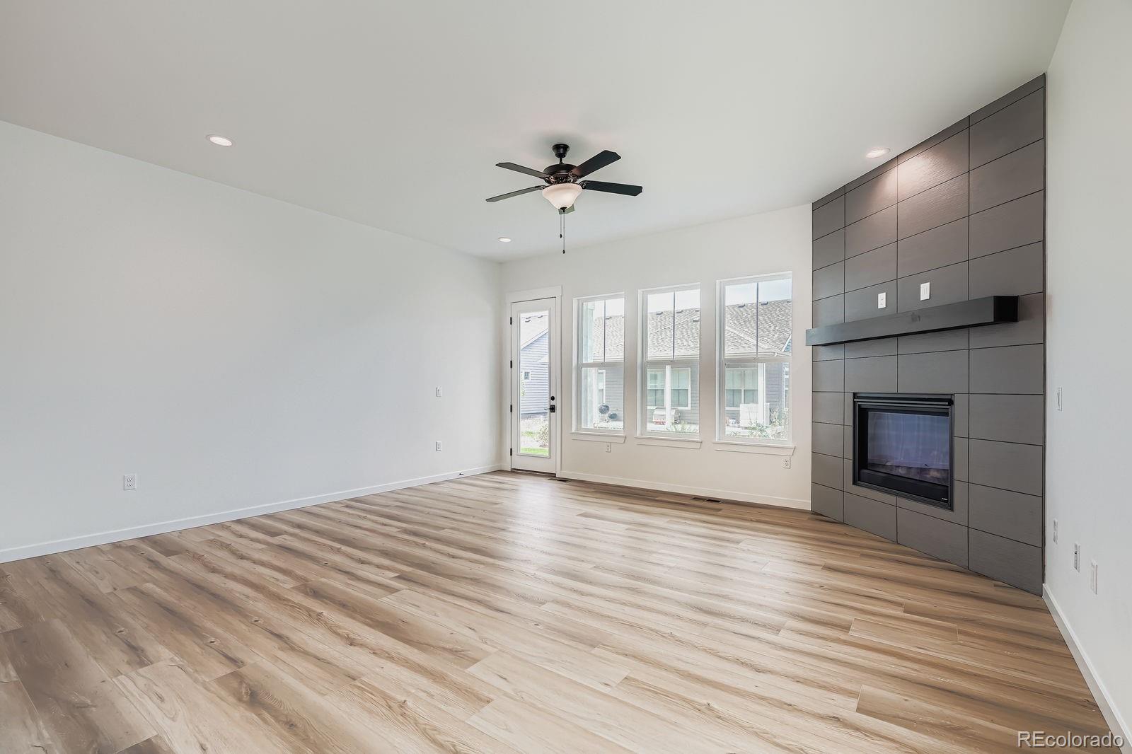 8925 South Riviera Way Aurora, CO 80016 - Photo 5 of 28